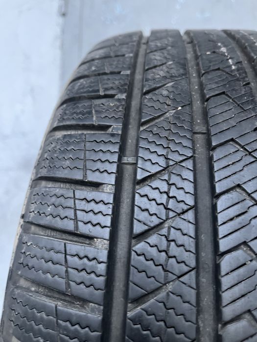2 бр. всесезонни гуми 255/45/20 Vredestein DOT 5020 6,2 mm