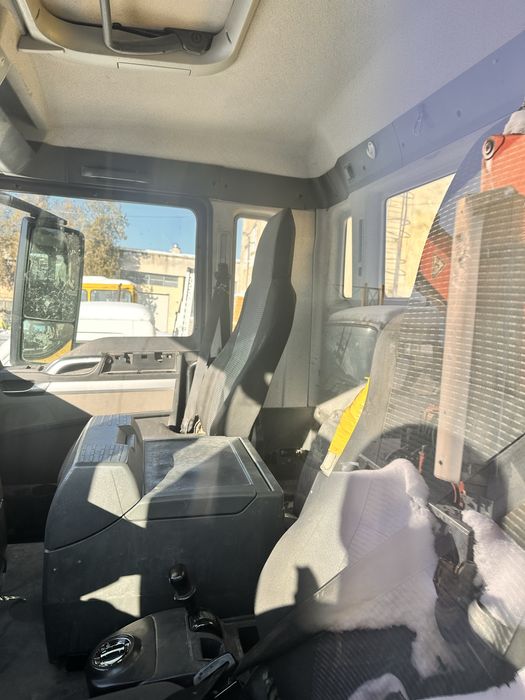 Man TGS basculabil cu macara avariat