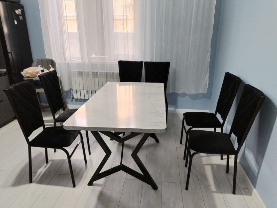 Стол кухонный со стульями