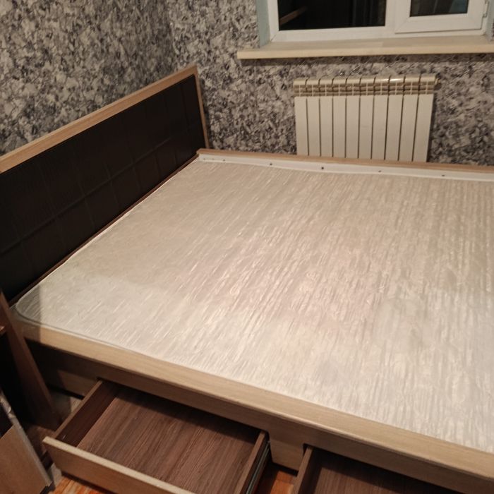 Кровать бесплатно отдаём