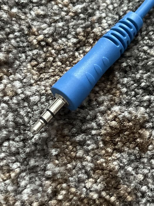 Син микрофон