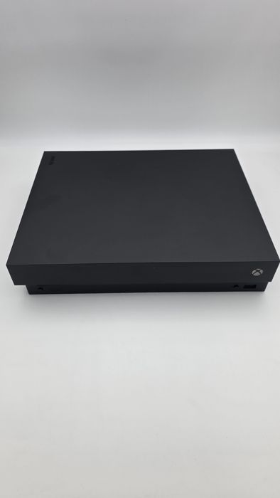 Pachet consola Xbox one X + 2 controllere + 21 jocuri
