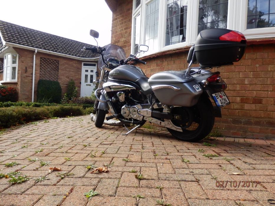 Motocicleta HYOSUNG model Aquila GV650