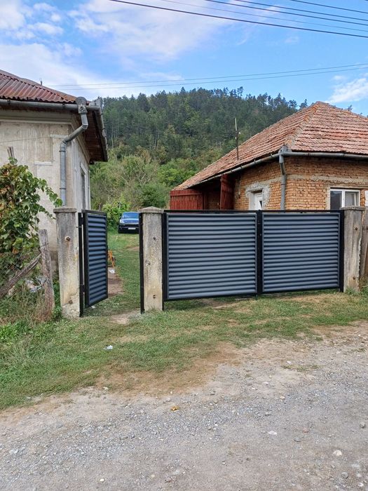 Garduri si porti din panouri stil jaluzele si alte modele disponibile