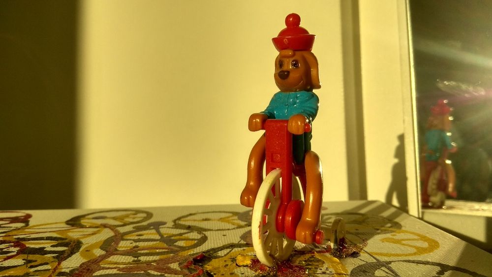 Modern art, "Посланик на мира"