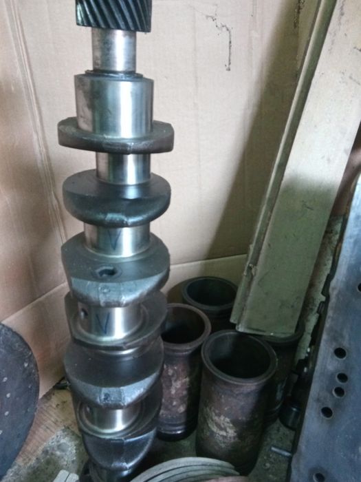 Vând piese motor tractor