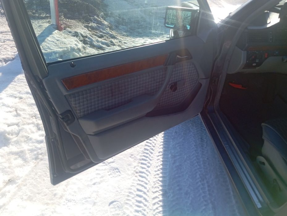 Продам мерса на полном ходу