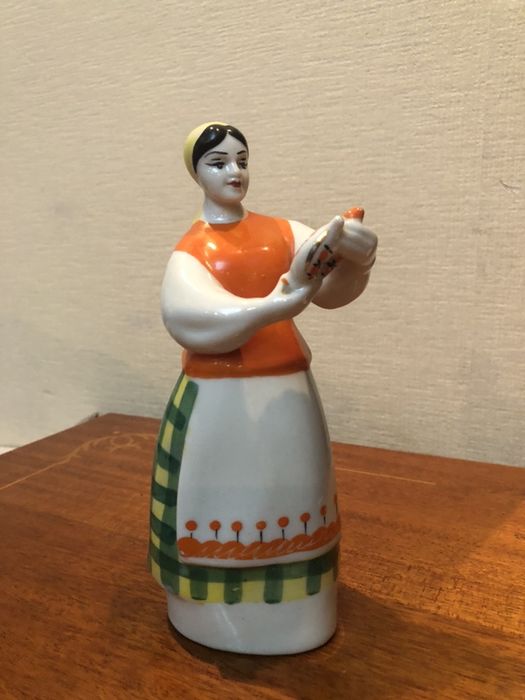 Статуетка девушка в кокошнике
