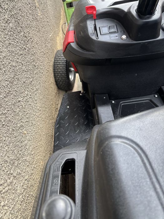 Tractoras de tuns gazon Gude 224cc nou!