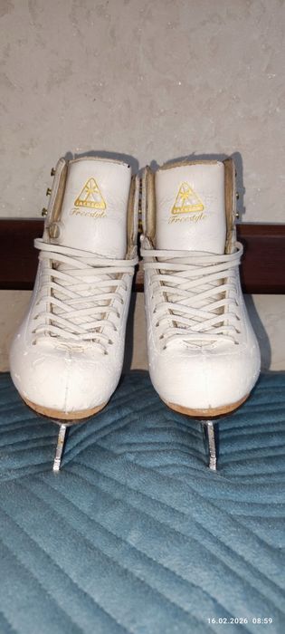 Продам профессиональные фигурные коньки