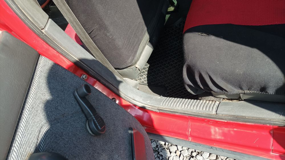 Reno 19 1990 красный