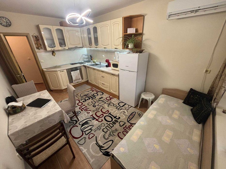 Дава се под наем Двустаен апартамент в Бургас, Център - 67 кв.м за 459 € - Снимка #1