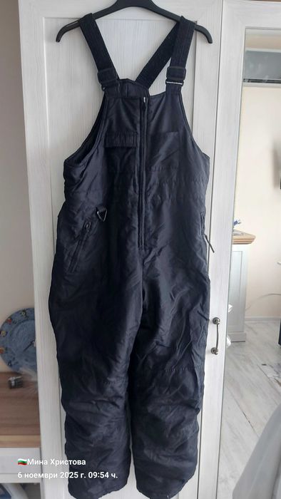 Детски ски гащеризон.