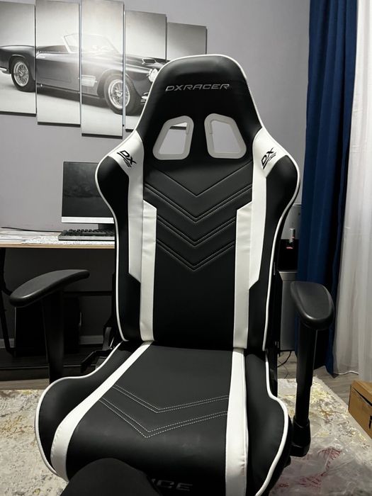 Игровое кресло DxRacer