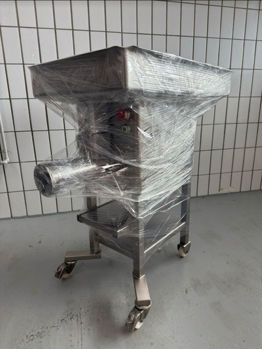 Masina de tocat carne Kolbe sw 100