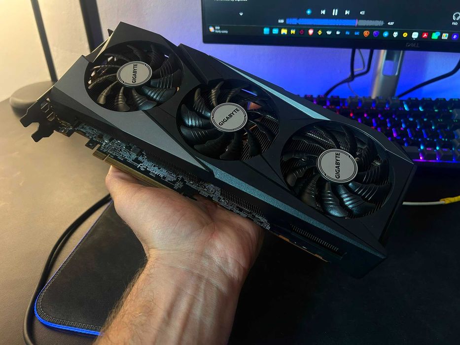 Placa video Gigabyte AMD rx 6700xt 12gb
