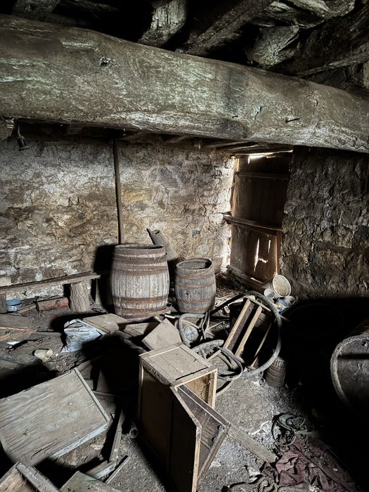 Каменна къща  с двор с. Вратарите на 35 км от Добрич и 60 км от Варна.