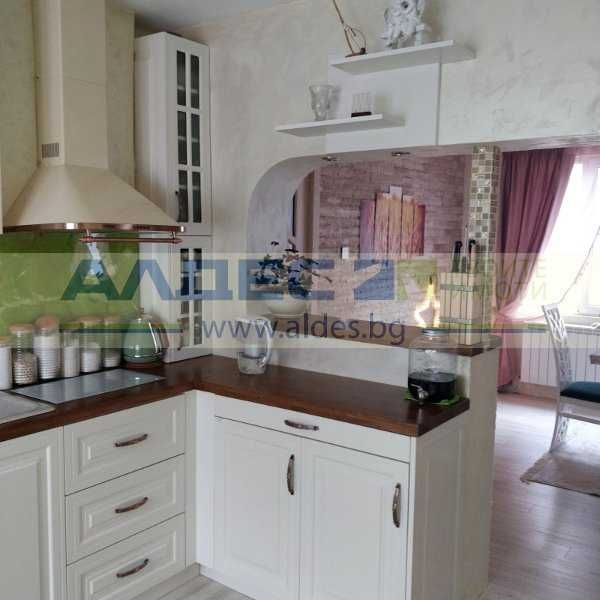 Ремонтиран, обзаведен, с две спални, в Овча Купел