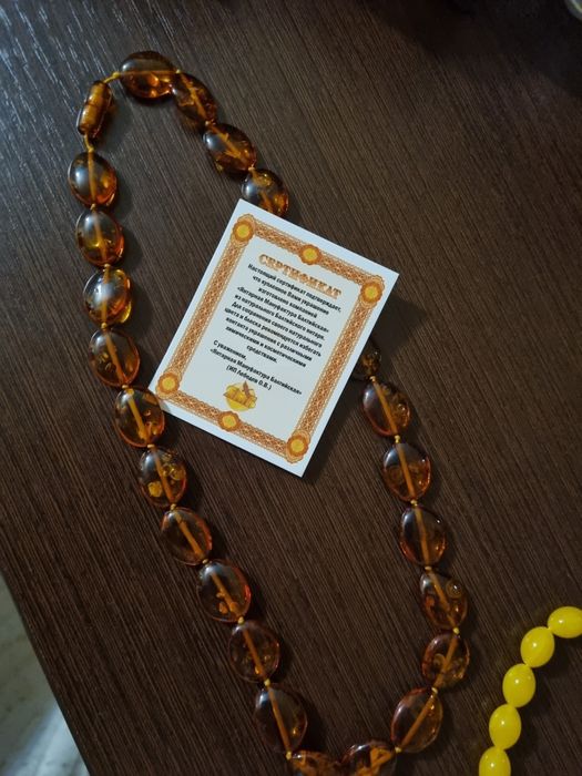 Янтарь : бусы, браслеты