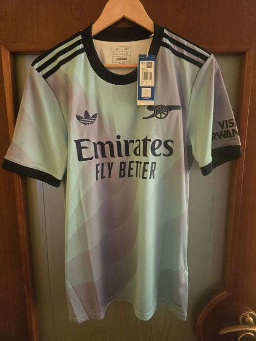 Нов екип на Арсенал