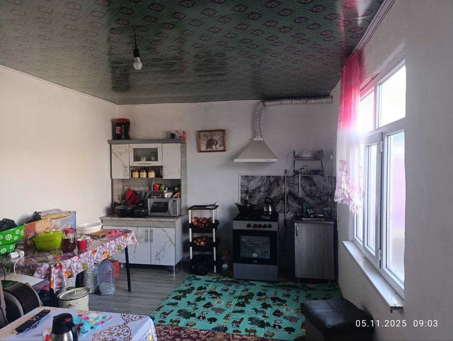 УЙ СОТИЛАДИ 3 соток Ҳамма шароитларига эга 
3 хона