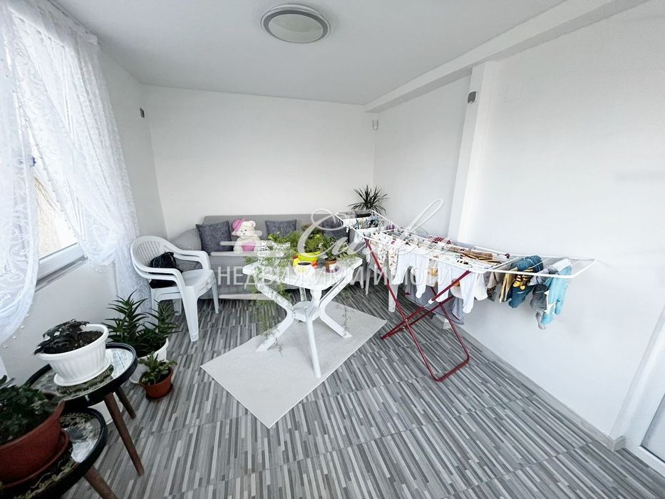 Двуетажна ТУХЛЕНА вила на плоча - м-т Под Манастира!