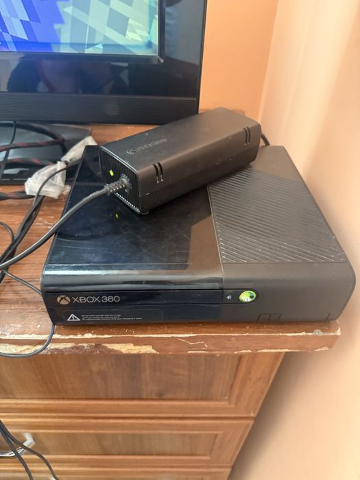Продам XBoX 360 в хорошем состояние с телевизром 32 самсунг