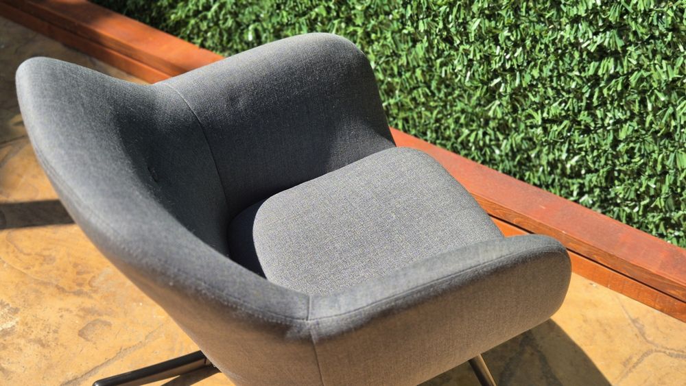 Стилен Люлеещ се стол.