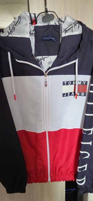 Продам ветровку  подрастковую