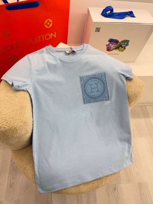 Продавам дамски тениски топ качество