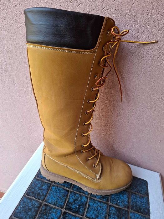 Vând cizme tip bocanc