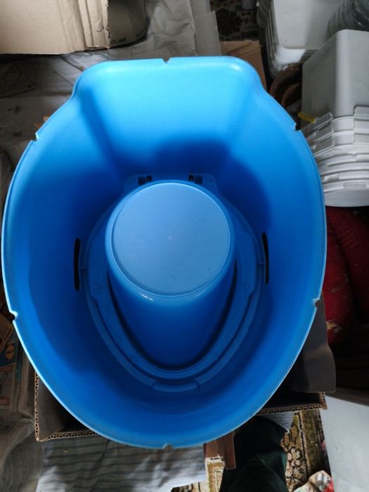 преносима тоалетна, известна още като медицински стол