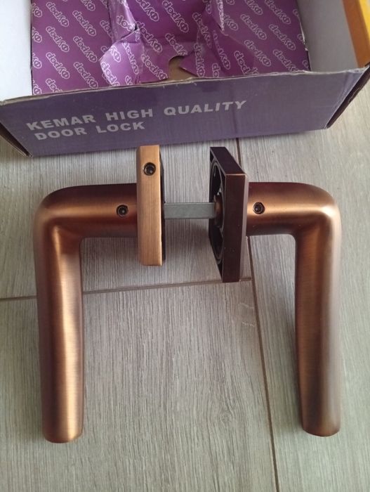 Продам дверные ручки