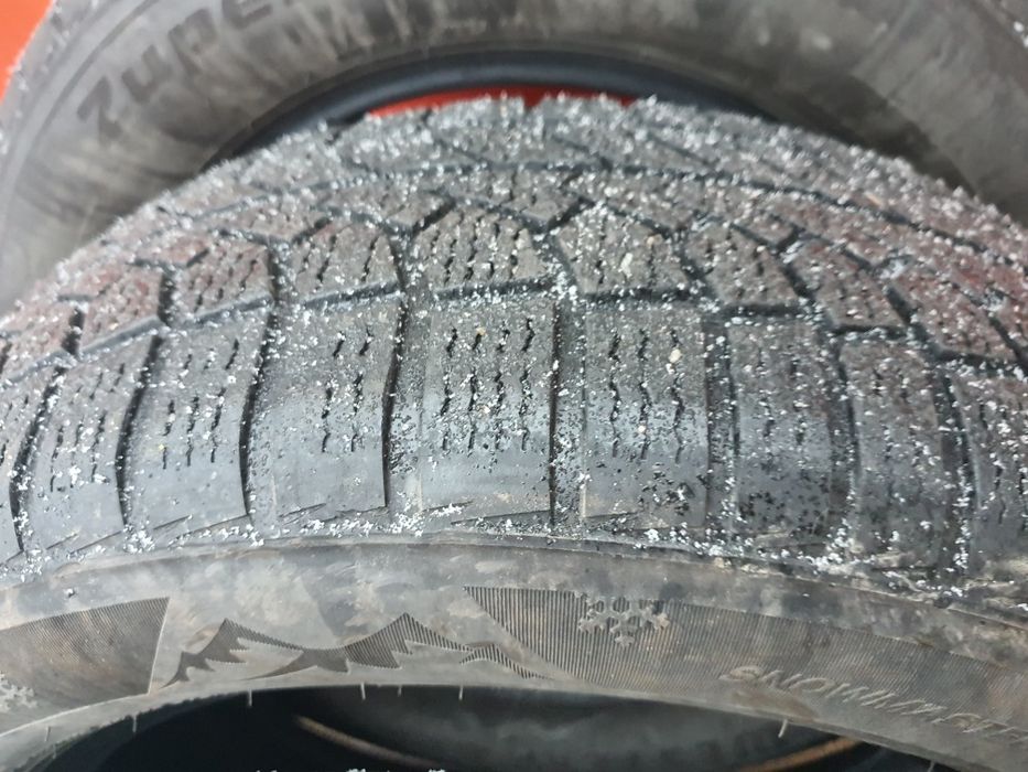Vând anvelope iarna 205/60/R16