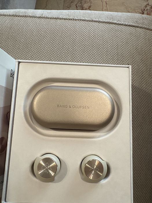 Casti Bang & Olufsen