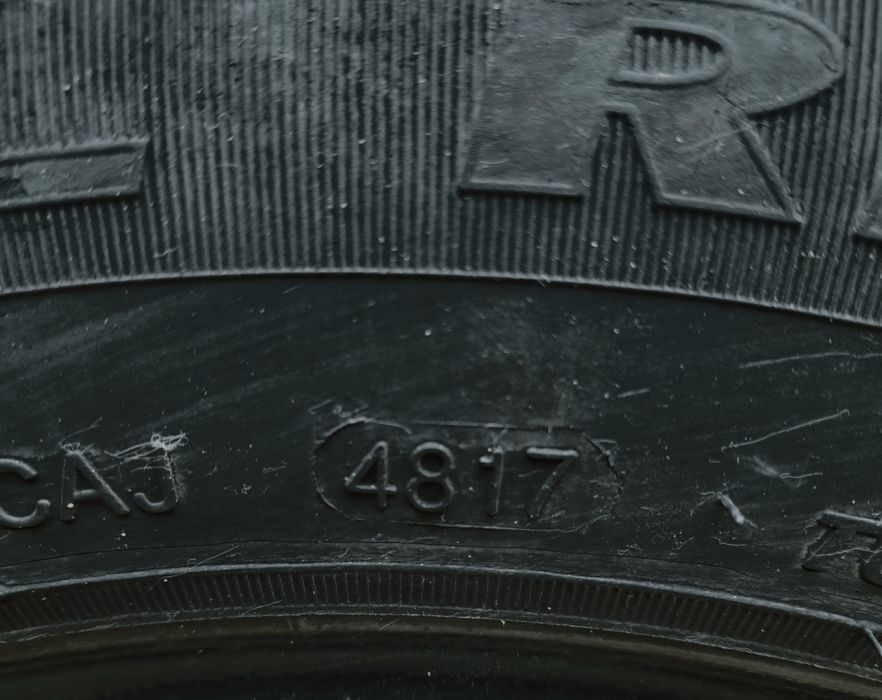 Гуми 2 бр. 175/65/14 + 2бр. 175/70/14.