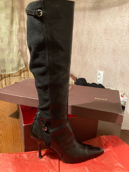 Продам сапоги Bally