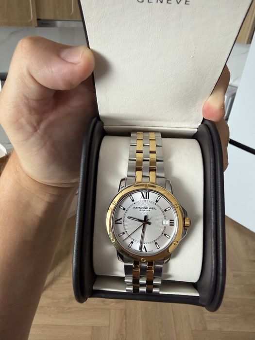 Raymond weil часы из серии Tango .