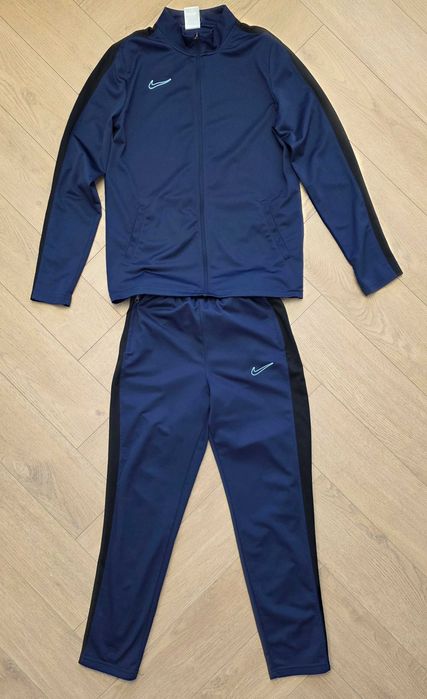 Оригинален екип Nike Dry-Fit 158-170 см.