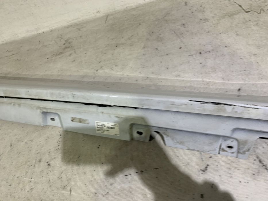 Prag stanga BMW Seria 5, F10, F11, 2010, 2011, 2012, 2013, 2014, 2015, 2016, cod origine OE 51777184773.