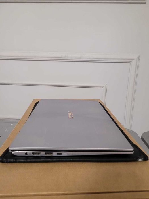 asus zenbook UM431D notebook pc