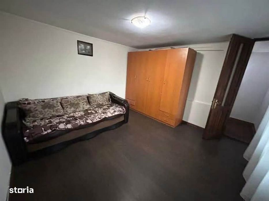 De vanzare casa la 5 minute de Roman, 3 camere, teren de 817mp 99000e