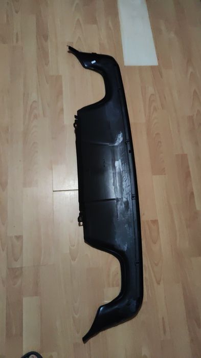 Difuzor bara spate prelungire lip compatibil BMW Seria 5 E60  E61  negru lucios montare plug and play