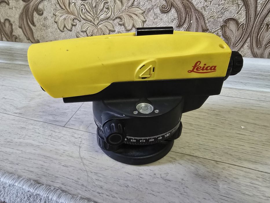 Leica нивелир продам