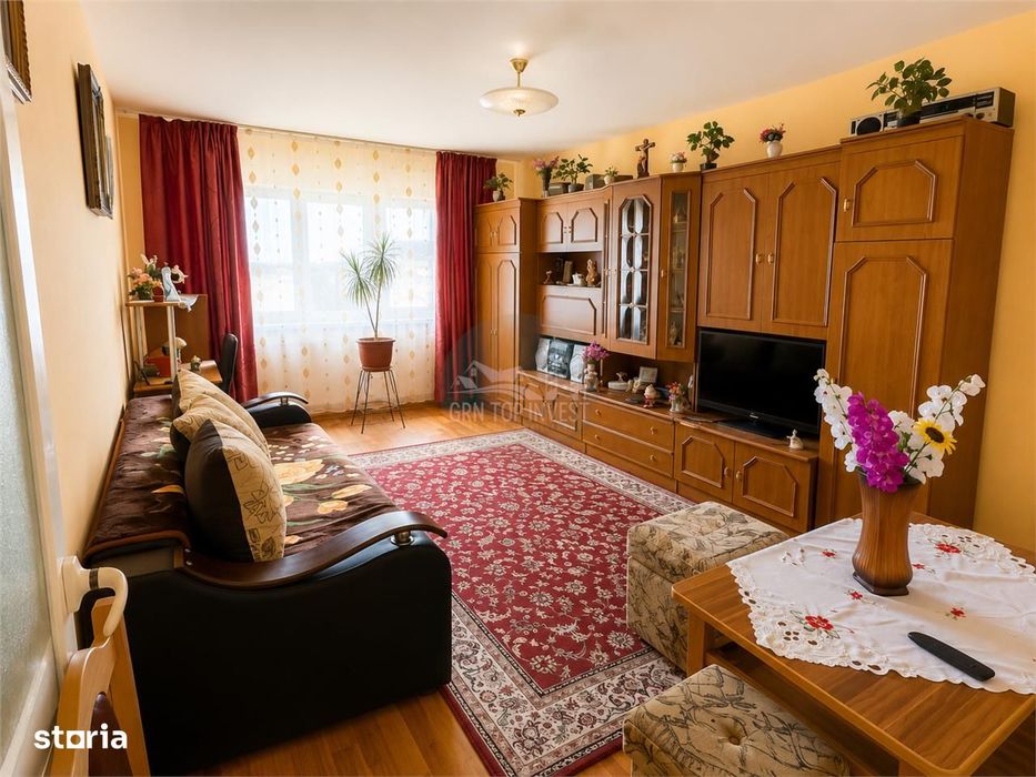 Apartament 2 camere decomandat balcon si pivnita zona Lazaret — fotografia 1