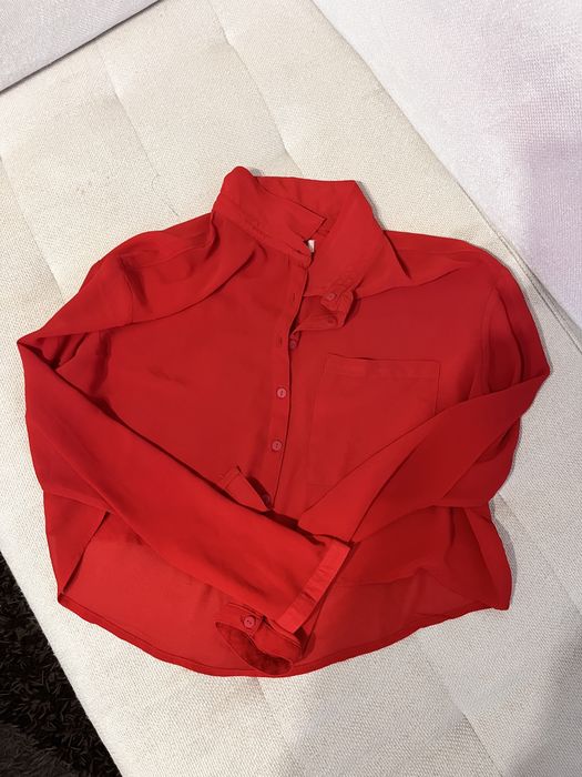 Червена къса риза
