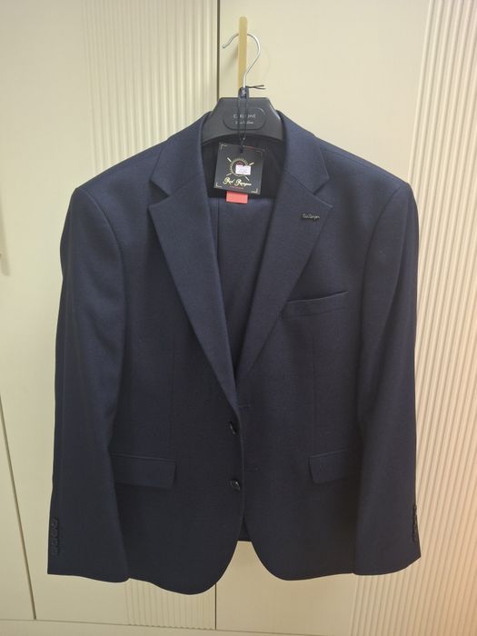 Продается костюм