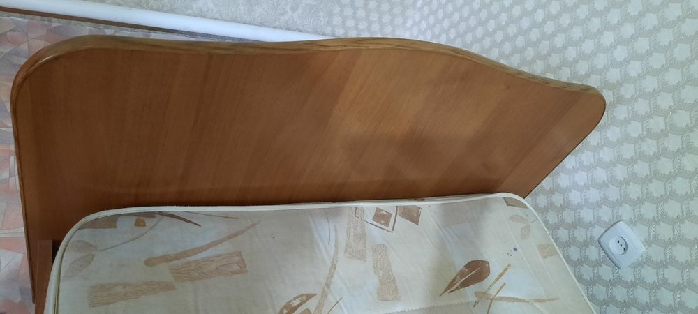 Продам кровать .