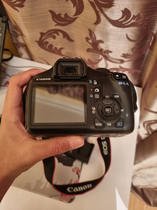 Продам фотокамеру canon EOS1100d