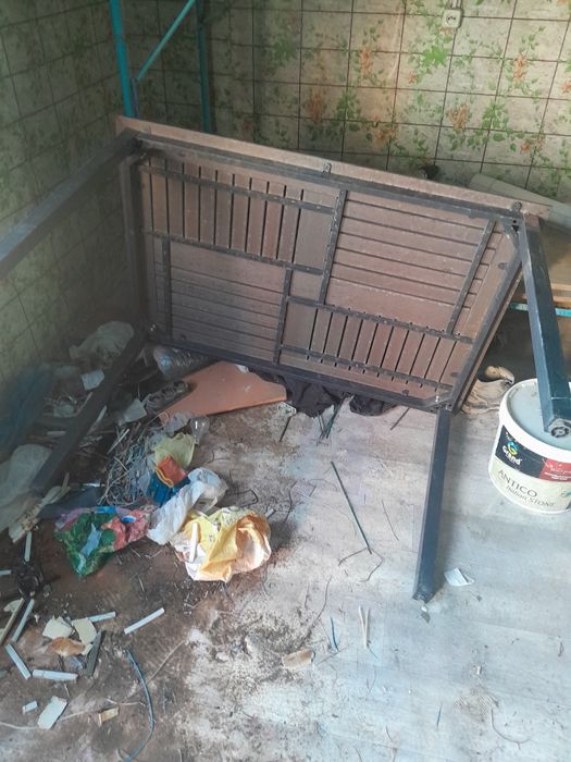 Продаётся стол 2 штук